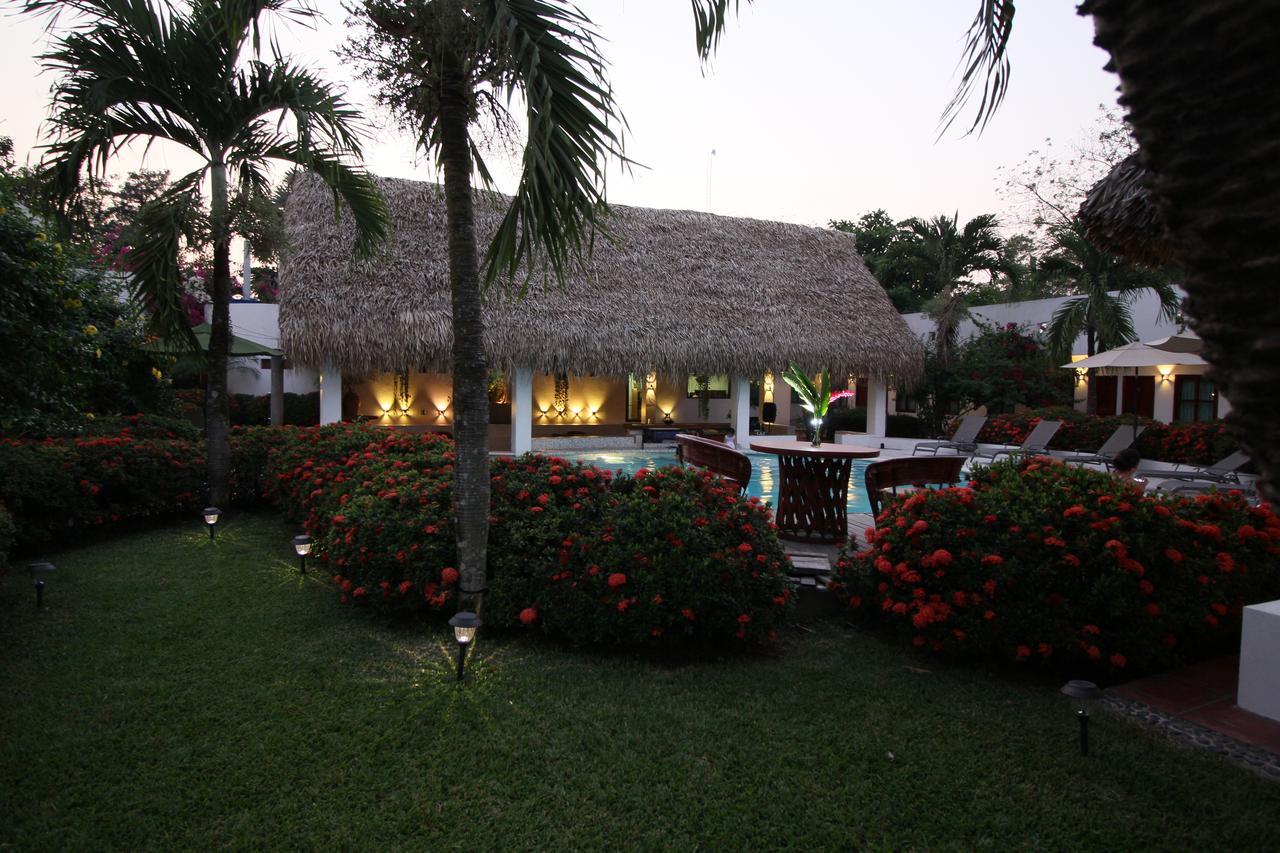 Villa Blanca Suites Tuxtepec Exterior photo